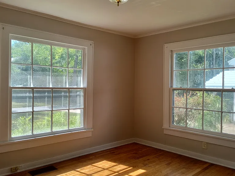 1215 S Elm St — Photo 17