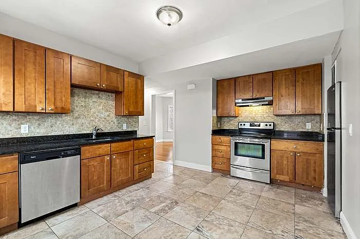 51 King St #3 — Photo 2