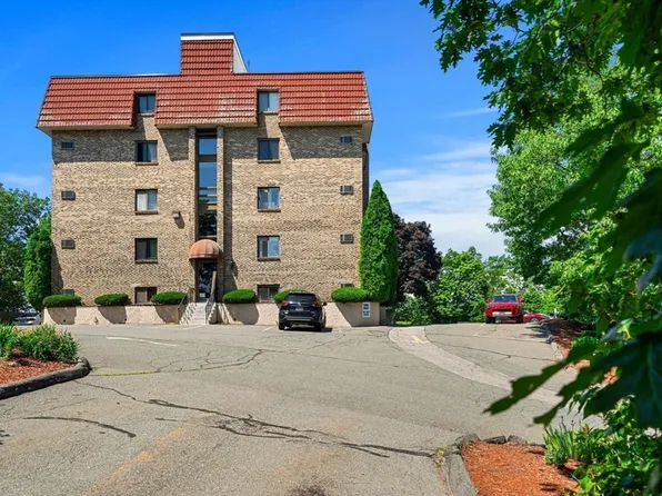 159 Franklin St APT A2, Stoneham, MA 02180