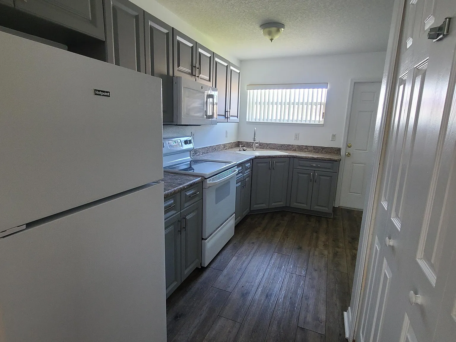 2 bed, 1.0 bath, 1000 sqft, $1,425 — Photo 4