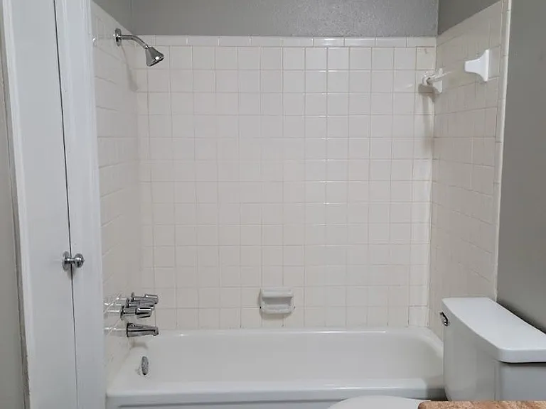 Bryant Grove Apartments — Photo 21