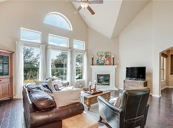 3rd image of 11913 Palisades Pkwy