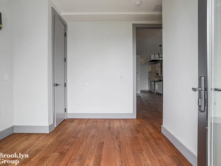 1894 De Kalb Ave #3 — Photo 7