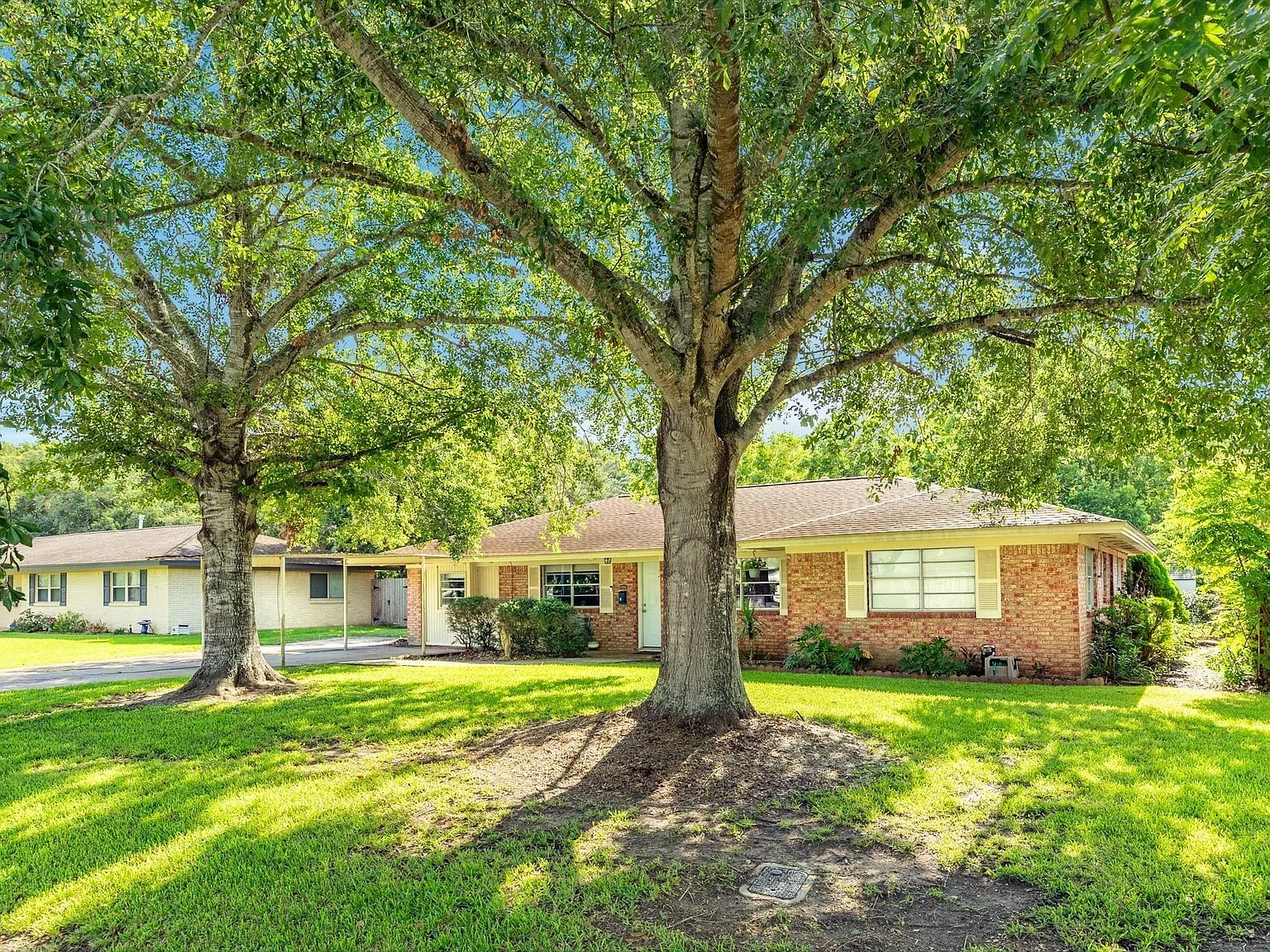 4 bed, 2.5 bath, 1658 sqft, $2,000 — Photo 2