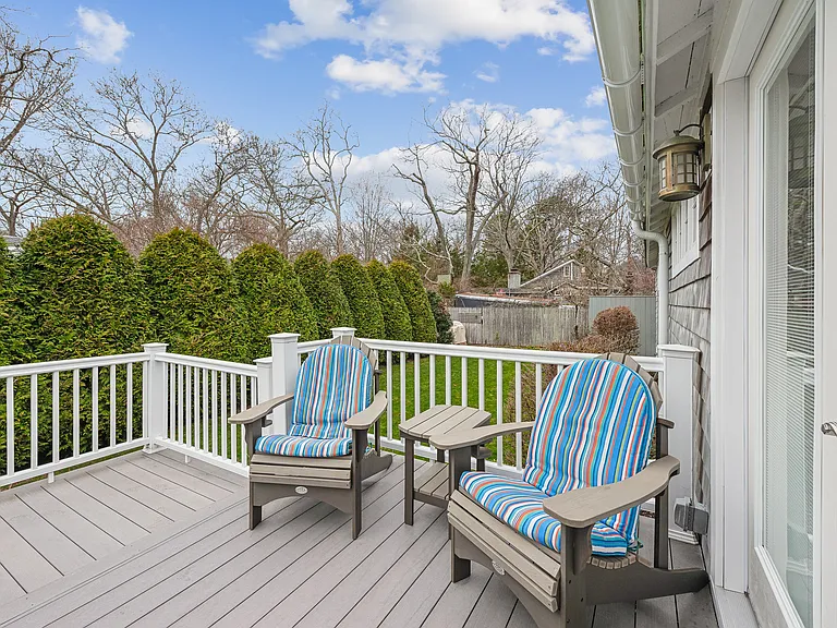 33 Bay Ave — Photo 16