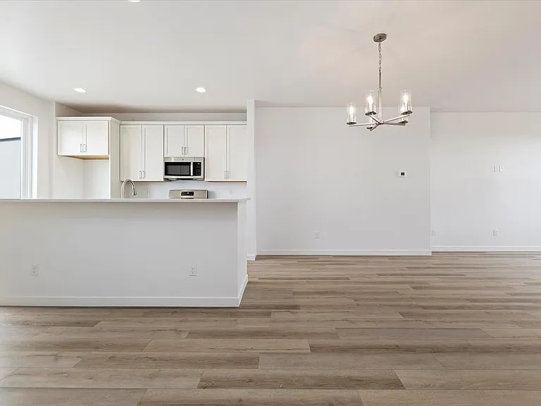 1624 N Mumbarto Ln — Photo 2