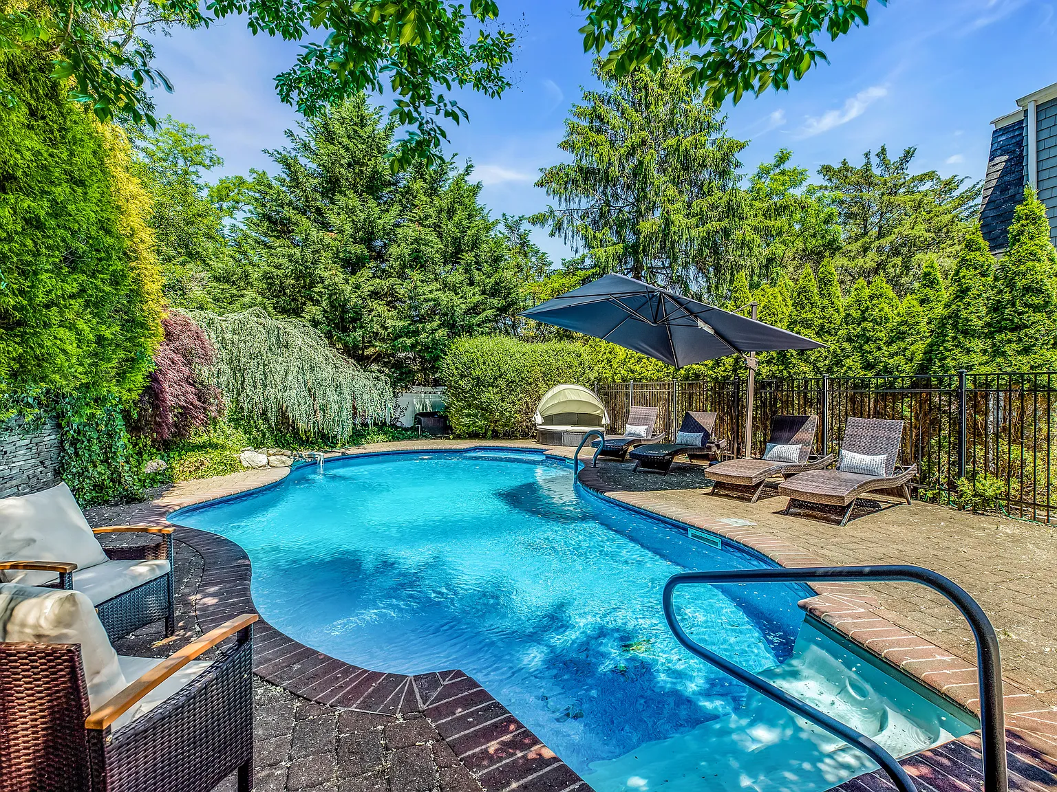 Stylish North Fork Retreat! Resort-Style Private Backyard w.Pool — Photo 2
