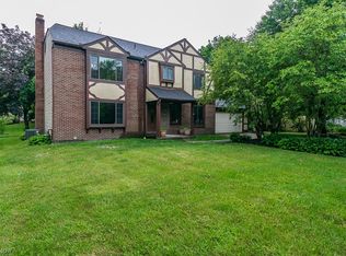 34592 Summerset Dr, Solon, OH 44139