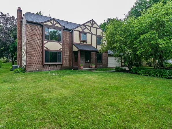 34592 Summerset Dr, Solon, OH 44139