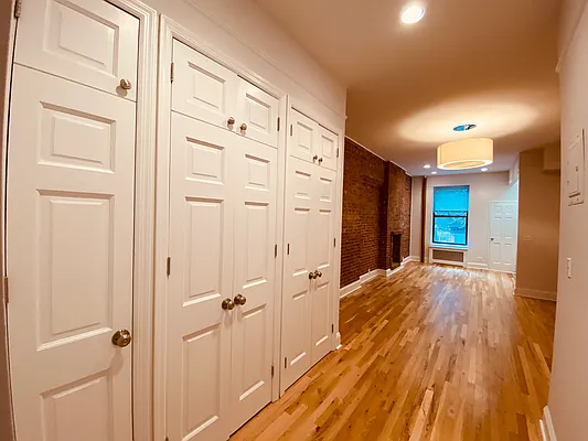 Rented by Metropolis Real Estate of Manhattan | media 19