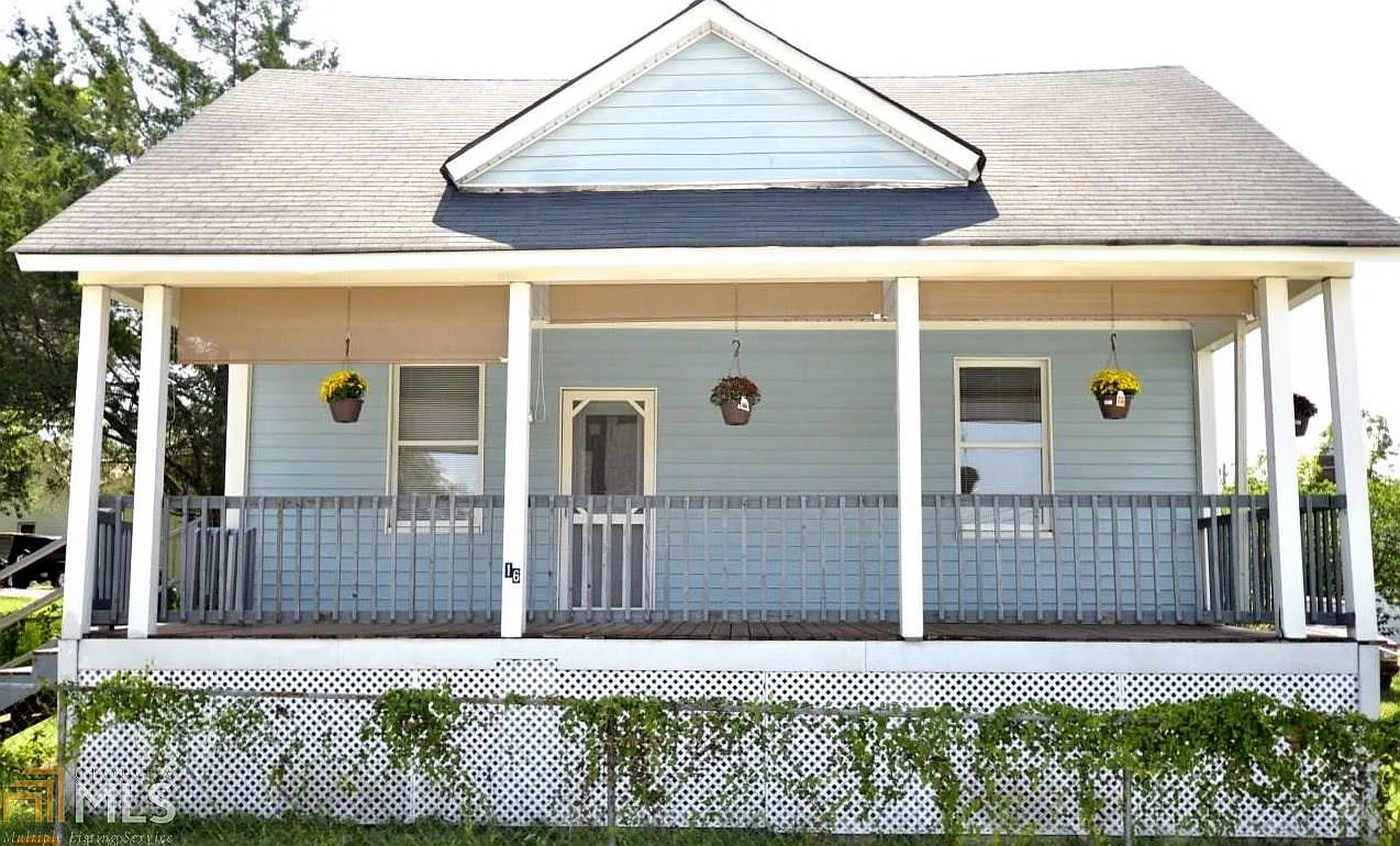 16 Hazel St photo 1