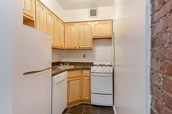Rented by Corcoran | media 14
