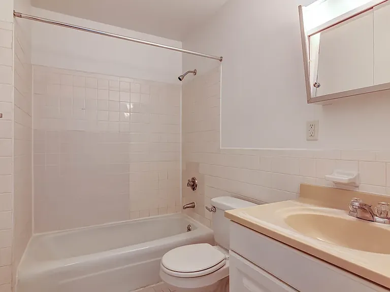 Lord Baron Apartments — Photo 15