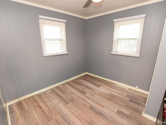 3rd image of 409 W Alma Ave