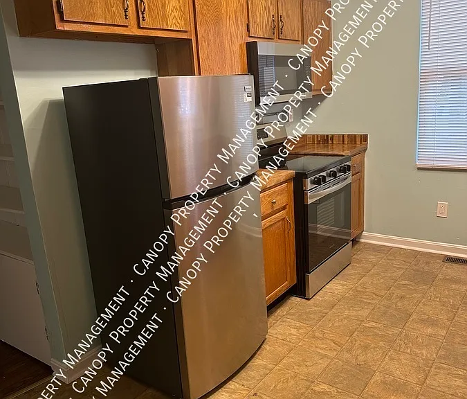 724 Charles Ave — Photo 2