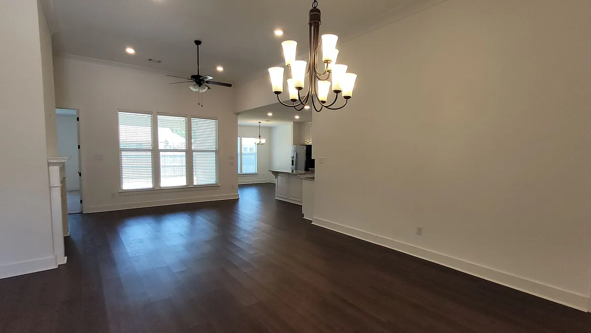 Building Photo - 9587 S Creek Dr