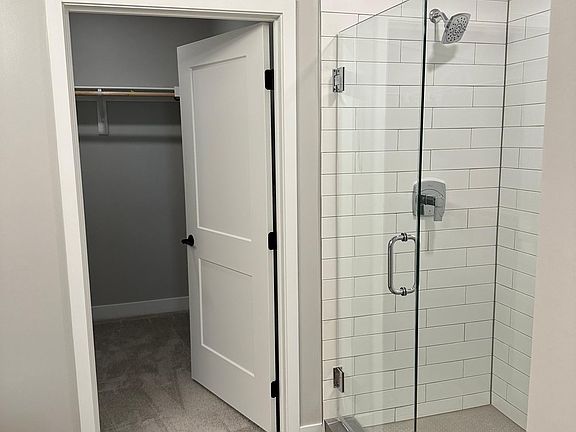 4th image of 2295 Welton St #807