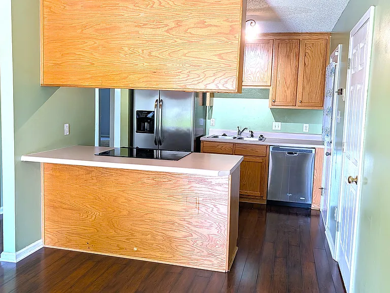 118 Georgetown Blvd — Photo 6
