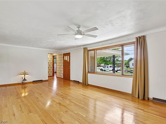 5th image of 810 Carlton Dr