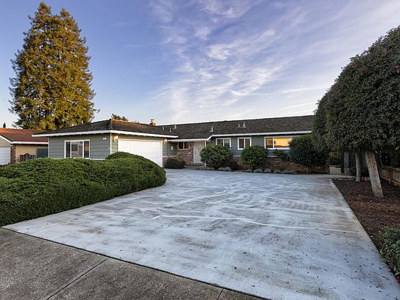 2nd image of 25 Karen Dr