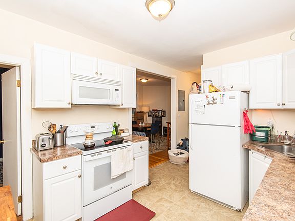 5th image of 19 Marcella St #1