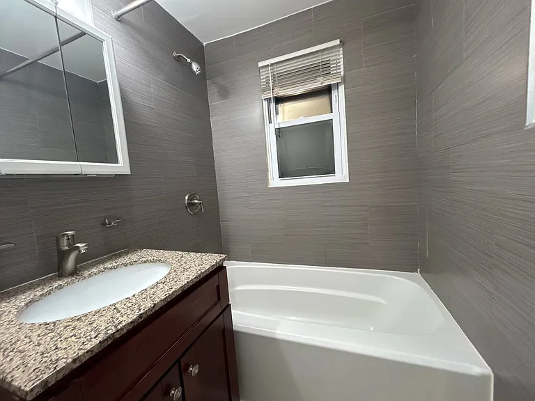 37B Hawthorne Dr #1 — Photo 7