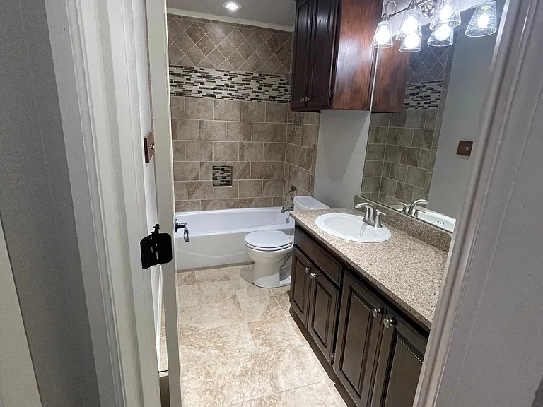 5608 Spencer St — Photo 9