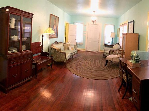 3rd image of 719 Evesham Ave