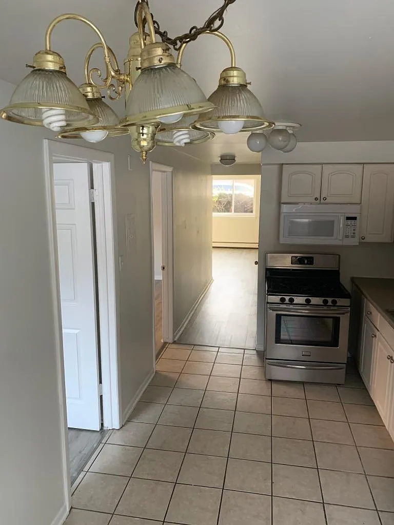 2 bed, 950 sqft, $1,450 — Photo 3