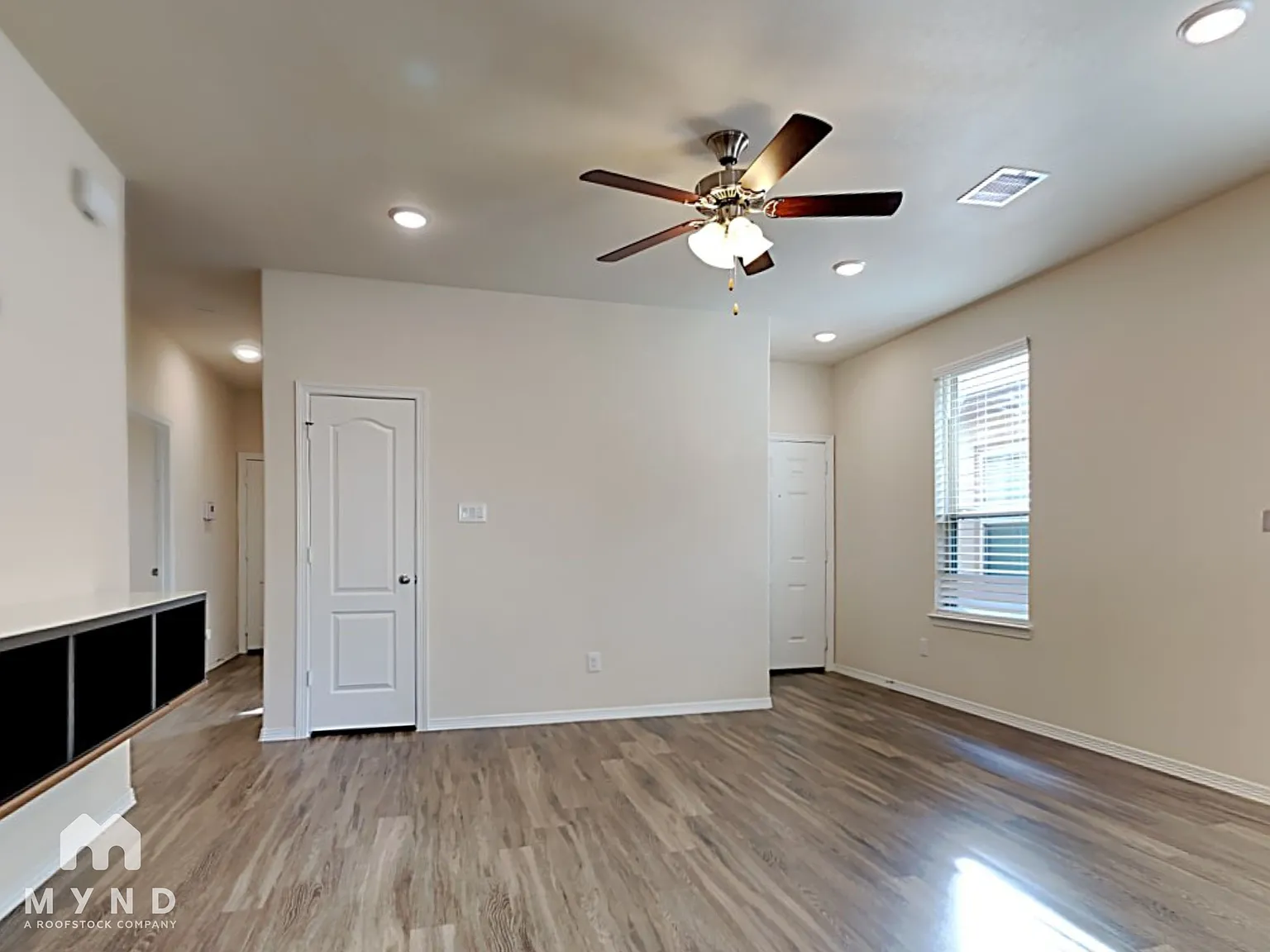 3 bed, 2.0 bath, 1265 sqft, $1,749 — Photo 2
