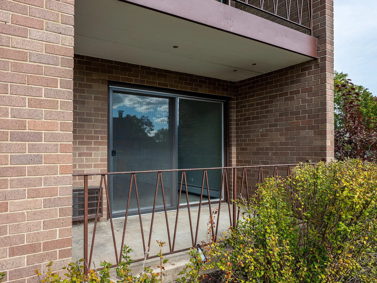 484 N Addison Ave — Photo 4