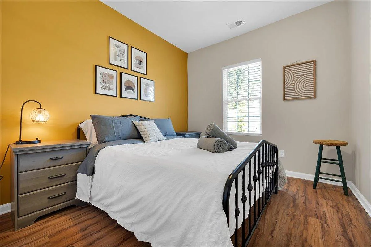 947 Palmetto Ave SW — Photo 2