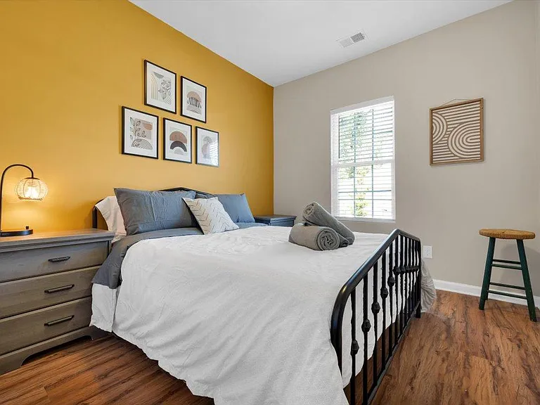 947 Palmetto Ave SW — Photo 2