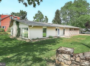 1 Homeland Rd, York, PA 17403