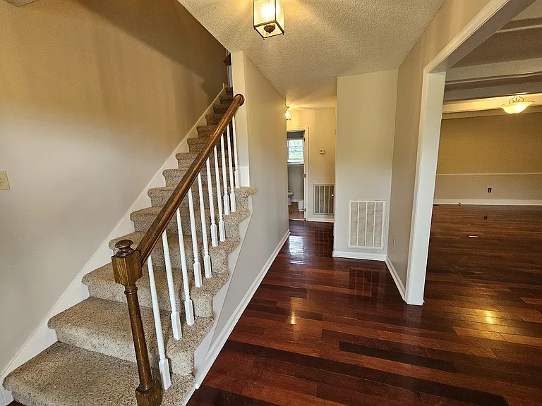 2319 Hydas Ln — Photo 6