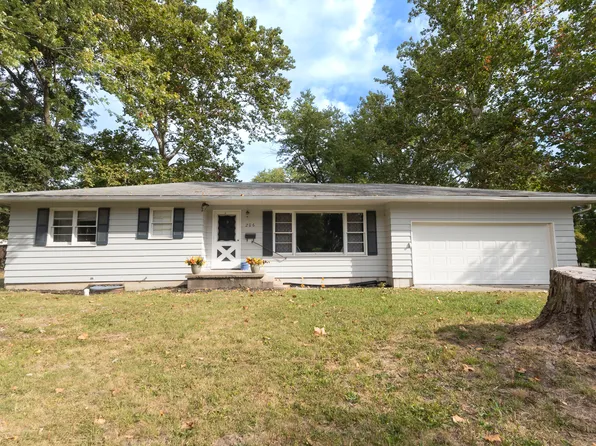 206 E Finnell Dr, Keytesville, MO 65261