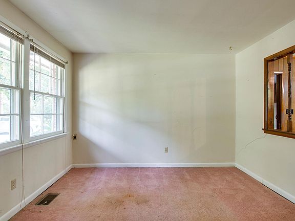 3rd image of 413 Highland Ave