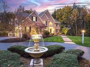 2 Rolling Woods Dr, Bedford, NH 03110