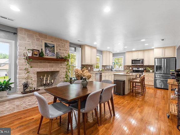 3rd image of 1625 Old Annapolis Rd