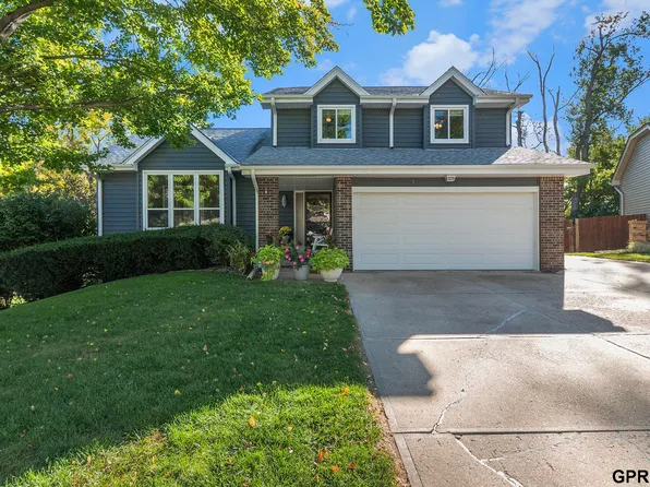 821 Juniper Cir, Papillion, NE 68046