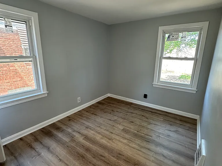 18413 Waterbury Ave — Photo 7