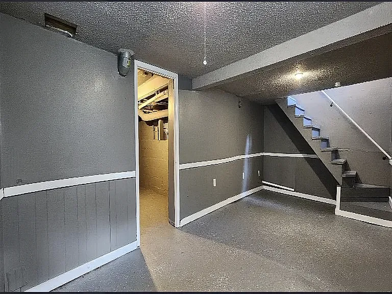 3213 Airway Ave — Photo 10
