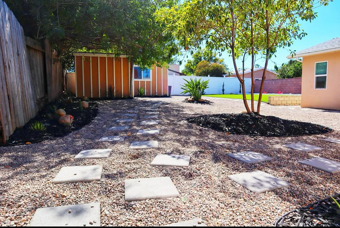 5 bed, 3.5 bath, 2200 sqft, $8,200 — Photo 2