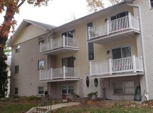 4 Warren Lodge Ct APT C, Cockeysville, MD 21030