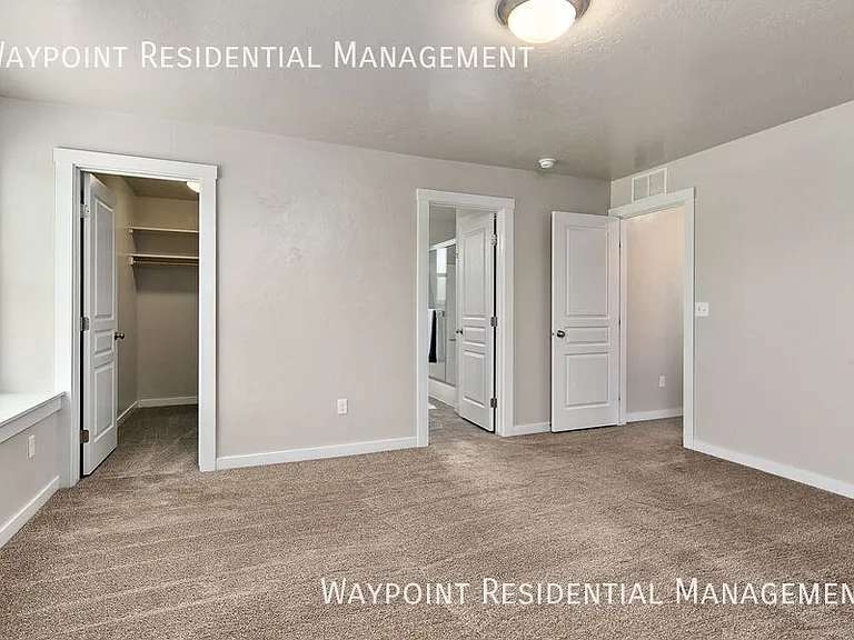 1142 W Parkstone St — Photo 24