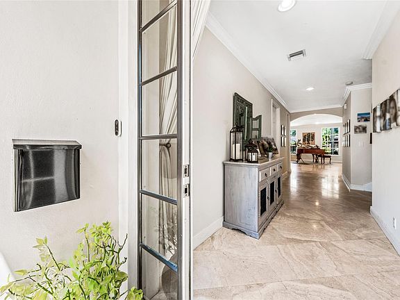 5th image of 534 NE 8 Avenue