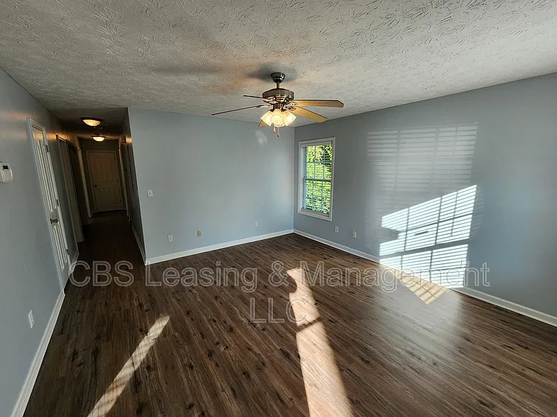 3 bed, 2.0 bath, 1200 sqft, $1,450 — Photo 2
