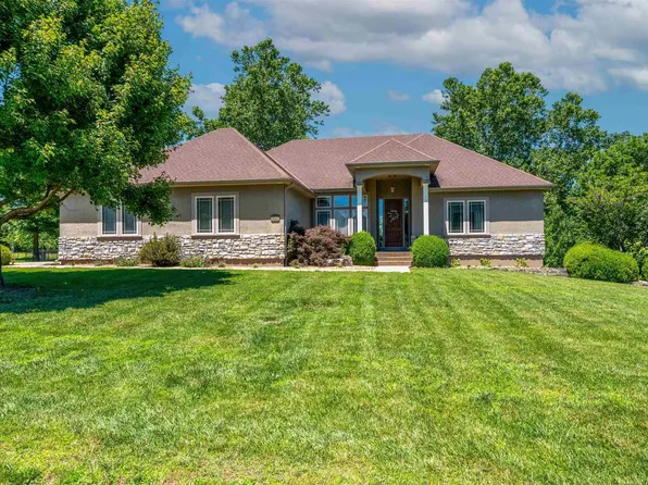 2250 W Country Club Dr, Sedalia, MO 65301