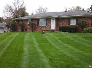 530 S Newman Rd, Lake Orion, MI 48362