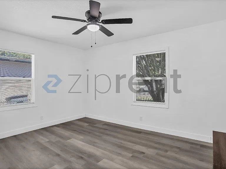 503 W Fountain Way — Photo 19
